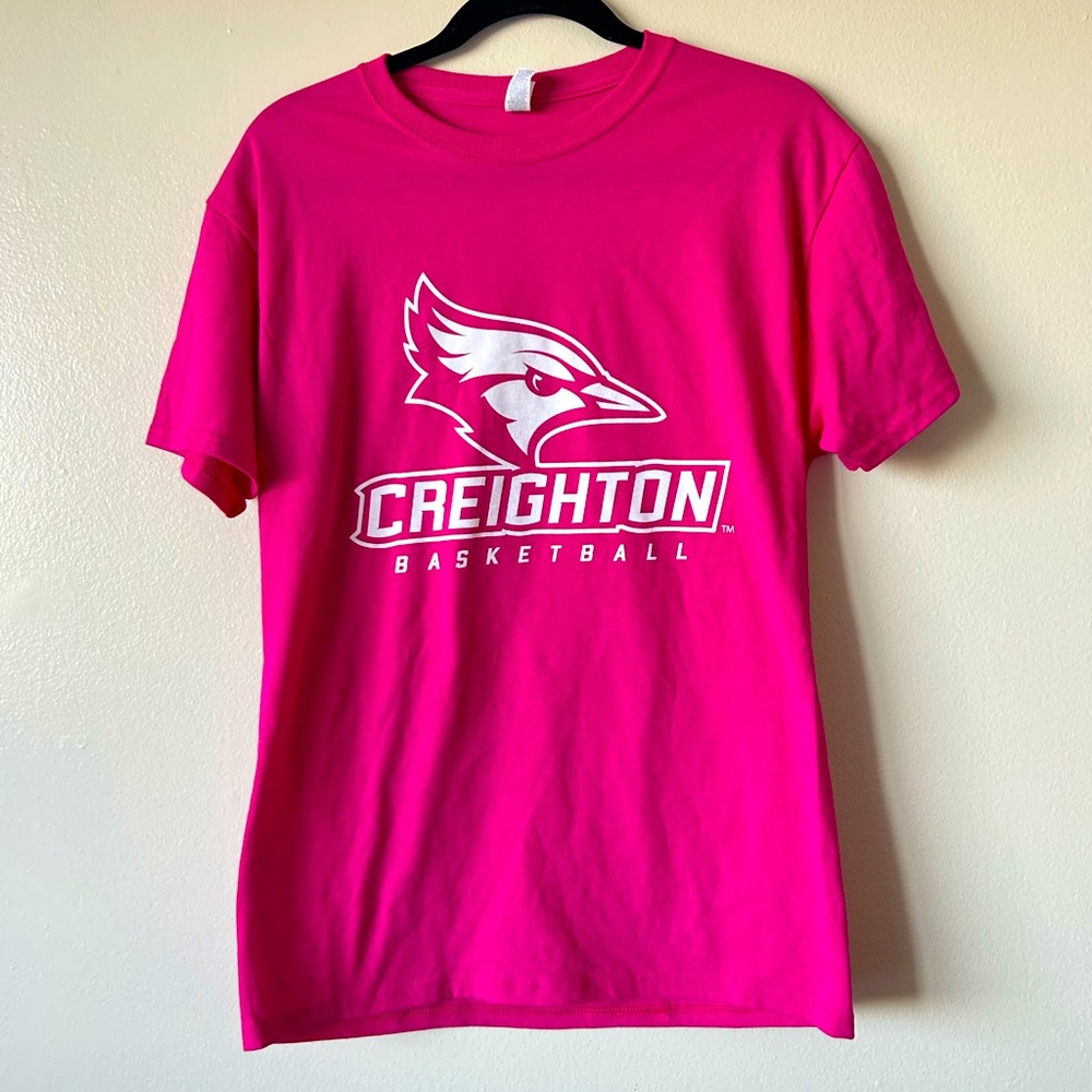 NWOT Medium Creighton Bluejays Promotion Pink Tshirt NCAA Basketball 50% Cotton